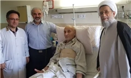 فرمانده نیروی هوایی ارتش از امیر خلبان منوچهر محققی عیادت کرد