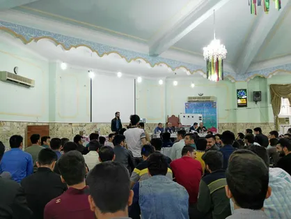 هیات رئیسه دانشگاه نفت اهواز با دانشجویان تشکیل جلسه داد/ رئیس دانشگاه: استعفا دادنم خلاف نظام است!