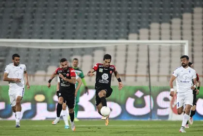 ارتش سرخ به یک قدمی سپاهان رسید / پرسپولیس در آستانه &laquo;قهرمانی&raquo; نیم فصل