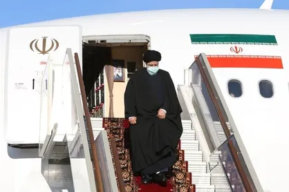 رئیسی با استقبال رسمی امیر قطر وارد دوحه شد