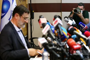 نشست خبری سیدامیرحسین قاضی‌زاده هاشمی 