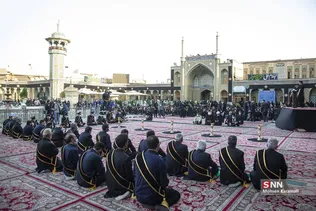 آیین تعویض پرچم حرم مطهر حضرت معصومه(س)