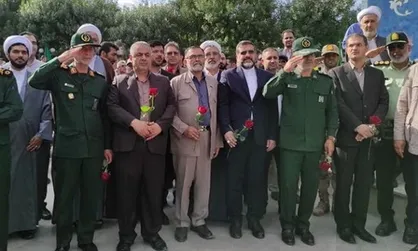 وزیر ارشاد به مقام شامخ شهدای ۱۵ خرداد بانه ادای احترام کرد