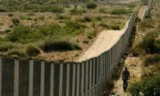پنتاگون بودجه ساخت دیوار مکزیک را قطع کرد