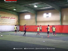 بارش «برف» تراکتوری‌ها را به سالن برد