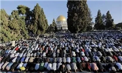 صد&zwnj;ها فلسطینی نماز جمعه خود را در مسجدالاقصی اقامه کردند