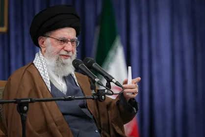اشاره رهبر انقلاب به توانایی جوان&zwnj;های ایرانی: این موشک&zwnj;ها، شناسنامه جوان ایرانی است + فیلم