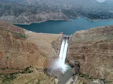 رهاسازی آب از سد مارون شهرستان بهبهان آغاز شد