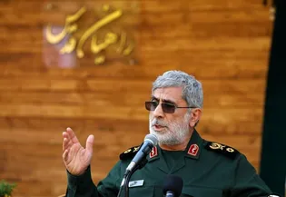 حضور سردار قاآنی در فرودگاه نجف+فیلم