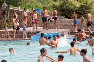 شنا در بش قارداش