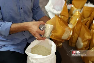 بسته بندی ارزاق برای مستمندان به مناسبت عید غدیر خم