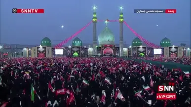 برافراشته شدن پرچم سرخ یالثارات الخامنه‌ای در مسجد جمکران پس از اقامه نماز صبح