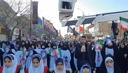 زنان زنجانی برای سومین روز کفن پوش به میدان آمدند+فیلم