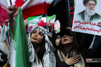 دسته مردمی &laquo;پرچمداران ایران&raquo; به مناسبت روز جمهوری اسلامی ایران