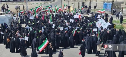 زنجیره انسانی دانشجویان به نطنز رسید/ تجمعی برای حمایت قاطع از برنامه غنی&zwnj;سازی + فیلم