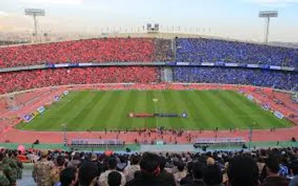 طبقه دوم ورزشگاه آزادی برای تماشای دربی &laquo;رایگان&raquo; شد +عکس