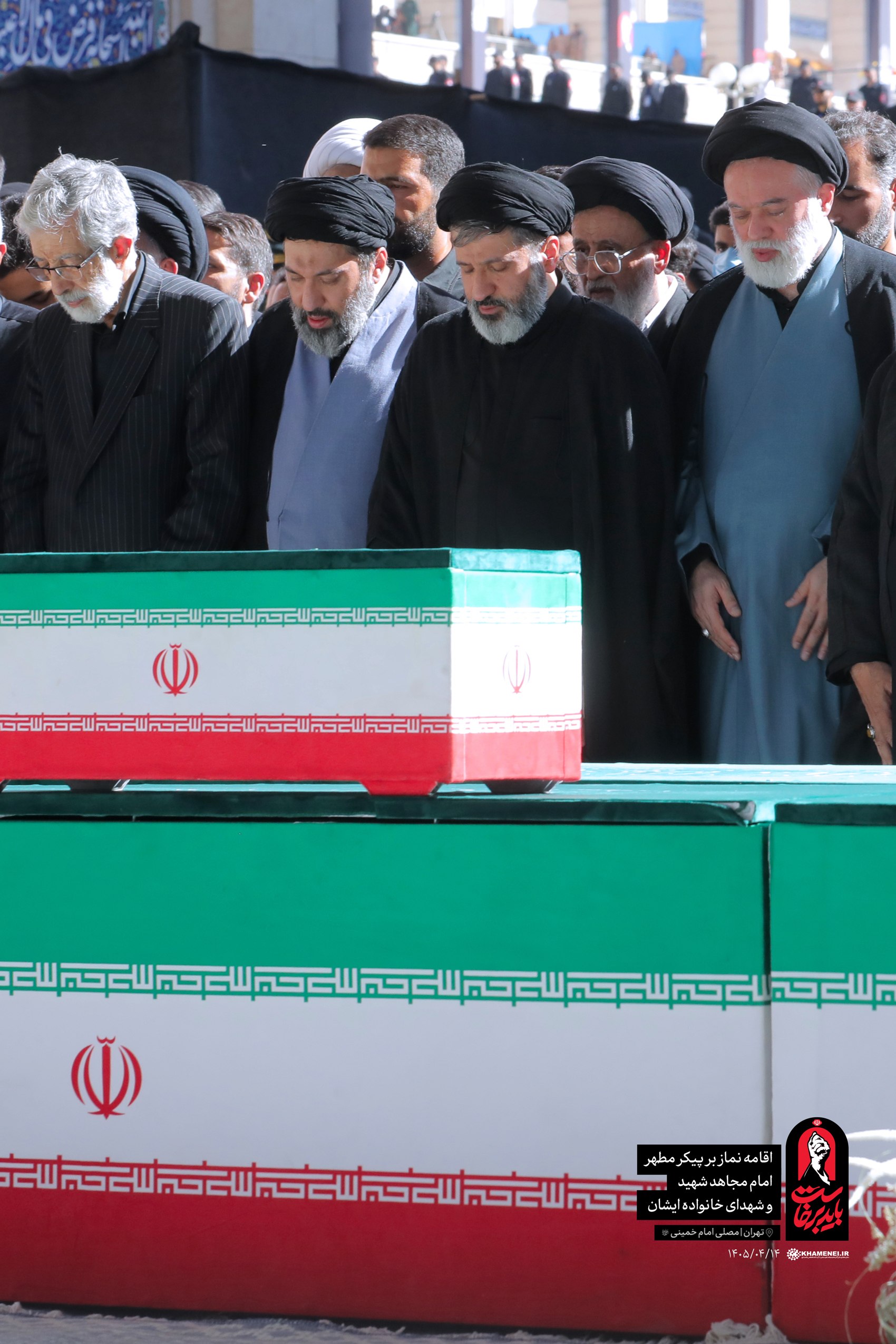 روز دوم وداع با رهبر شهید/ اقامه نماز بر پیکر مطهر قائد شهید امت در مصلی تهران + فیلم روز دوم وداع با رهبر شهید/ اقامه نماز بر پیکر مطهر قائد شهید امت در مصلی تهران + فیلم