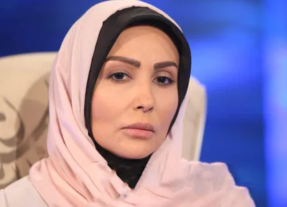 نمازخواندن خانم بازیگر در کنار سگ خانگی&zwnj;اش! +عکس