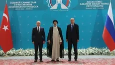 ایران قدرت خود را به رخ جهانیان می‌کشد!