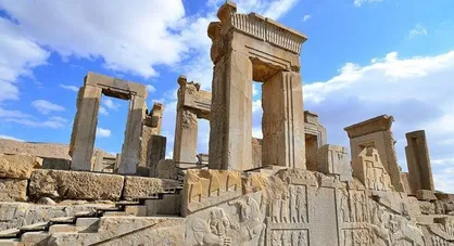 بازبینی مجوزهای صادر شده فعالیت معادن در حریم تخت جمشید