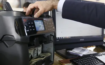 بانک مرکزی شعب بانکی فروش ارز در روزهای ۱۴ و ۱۵ بهمن را اعلام کرد