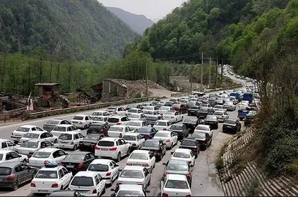 کندوان از ساعت ۱۷ امروز یک&zwnj;طرفه می&zwnj;شود / تردد پرحجم خودرو در محور هراز و جاده چالوس