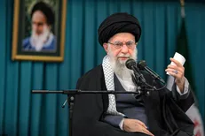 رهبر انقلاب: شرح خدمات آقایان رئیسی و امیر عبداللهیان یک داستان طولانی و مفصل است / تشییع باشکوه نشان داد ملت ایران زنده است
