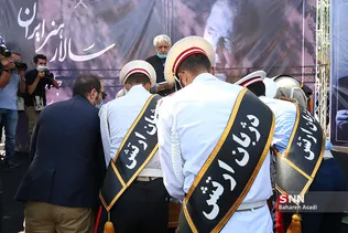 تشییع پیکر مرحوم محمدعلی کشاورز در قطعه هنرمندان