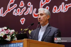 تمامی دانش و تجربه مراکز علم و فناوری را در خدمت ارتقا و رونق تولیدات داخلی قرار می‌دهیم