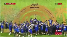 لحظهٔ بالابردن جام قهرمانیِ استقلال توسط سیدحسین حسینی