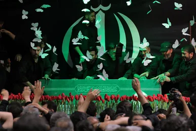 مراسم وداع با رهبر شهید انقلاب اسلامی در جوار حسینیه امام خمینی (ره)