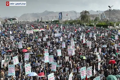 راهپیمایی یمنی&zwnj;ها باشعار &laquo;تبریک پیروزی ایران و همراه با غزه تا پیروزی&raquo; + فیلم