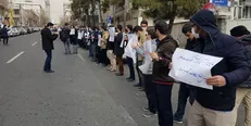 جمعی از دانشجویان دانشگاه‌های تهران در مقابل سفارت هند تجمع کردند