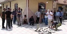 خبرنگاران خارجی از محل حمله به مراسم عروسی در سیریک بازدید کردند