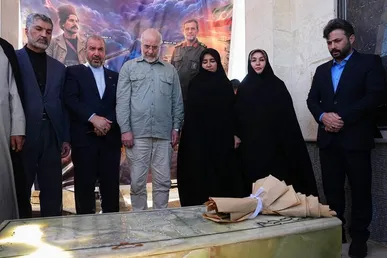 حضور معنادار قالیباف بر سر مزار شهید رئیسعلی دلواری + فیلم