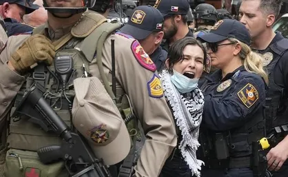 آمار بازداشت اتوبوسی دانشجویان در آمریکا به ۱۰۰۰ نفر رسید/ تشکل&zwnj;های دانشجویی همچنان پای حمایت از آزادی&zwnj;خواهان جهان ایستاده&zwnj;اند