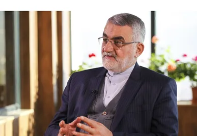 بروجردی: تنگه هرمز در اختیار ماست و از مواضع‌مان کوتاه نخواهیم آمد/نیرو‌های مسلح کاملا آماده‌اند + فیلم