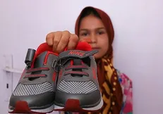 ۵۰ جفت کفش از سوی کانون خیریه دانشگاه علوم پزشکی بم بین کودکان نیازمند توزیع شد