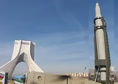 راهپیمایی ۲۲ بهمن| نمایش موشکی که پایگاه ارتش آمریکا را جهنّم کرد +عکس