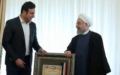 فیلم/ چرا احسان حدادی مدالش را به روحانی تقدیم کرد؟