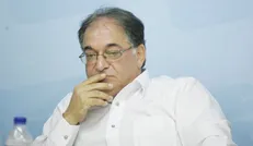 چرا در اوج تحریم‎ها مربی خارجی می‌آورید؟ / دلالیسم، فوتبال را به خاک سیاه می نشاند
