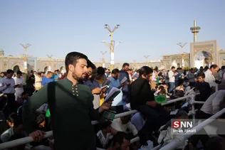 مراسم معنوی دعای عرفه در حرم مطهر رضوی