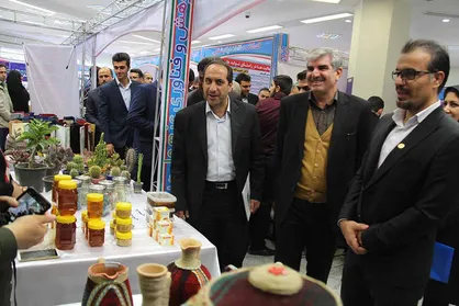 نمایشگاه دستاورد&zwnj;های پژوهشی، فناوری استان ایلام در دانشگاه افتتاح شد+ تصاویر