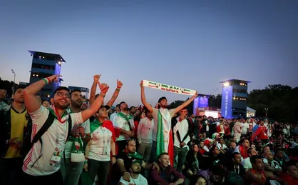 کری&zwnj;خوانی ایرانی&zwnj;ها و پرتغالی&zwnj;ها با یکدیگر/ حمایت از سردار آزمون