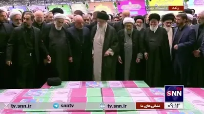 وداع رهبر انقلاب با پیکر شهدای خدمت