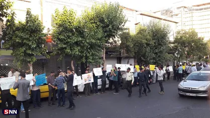 چهره کسانی که در جشن تولد ملکه انگلیس شرکت کردند، باید برای مردم مشخص شود