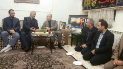 وزیر علوم با خانواده شهدای دفاع مقدس و مدافع حرم دیدار کرد