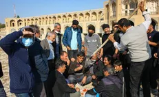 تجمع اعتراضی کشاورزان اصفهانی ادامه دارد / وزیر نیرو چه پاسخی برای آنان خواهد داشت؟