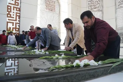 مراسم غبارروبی از مزار شهدای گمنام برگزار شد