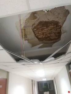 بخشی از سقف خوابگاه احمدی روشن فرو ریخت / علت حادثه مشخص نیست